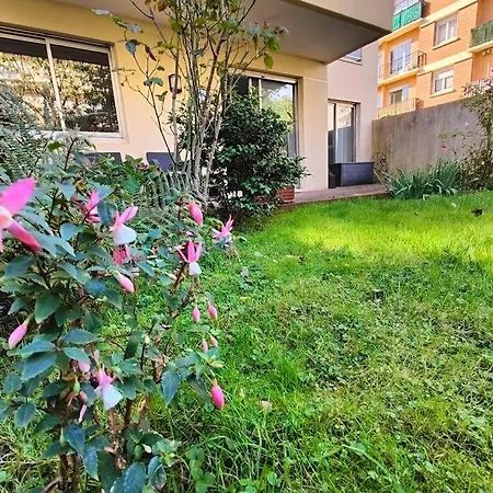 Lägenhet 2 Bedroom Flat With 100m2 Garden & Secure Parking Courbevoie