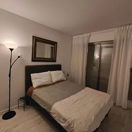2 Bedroom Flat With 100m2 Garden & Secure Parking * Courbevoie