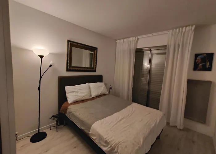 2 Bedroom Flat With 100m2 Garden & Secure Parking * Courbevoie