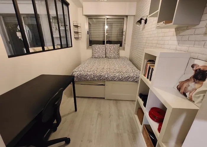 Lägenhet 2 Bedroom Flat With 100m2 Garden & Secure Parking